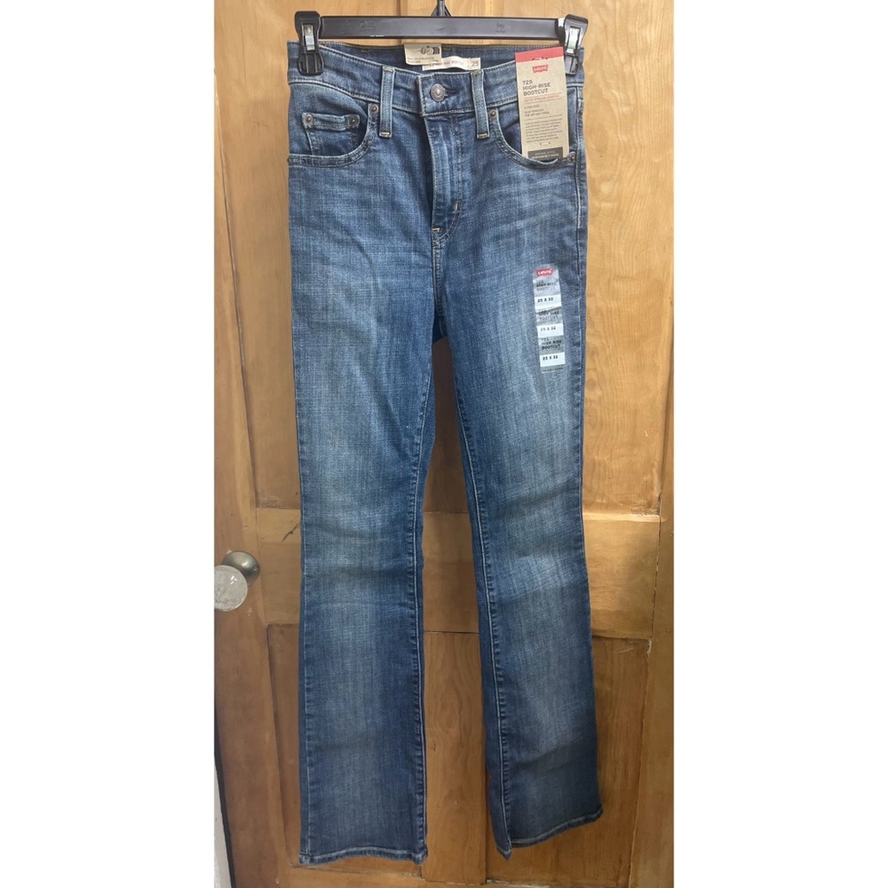 Levi's 725 high Rise Bootcut Jeans - 25x32 - NWT